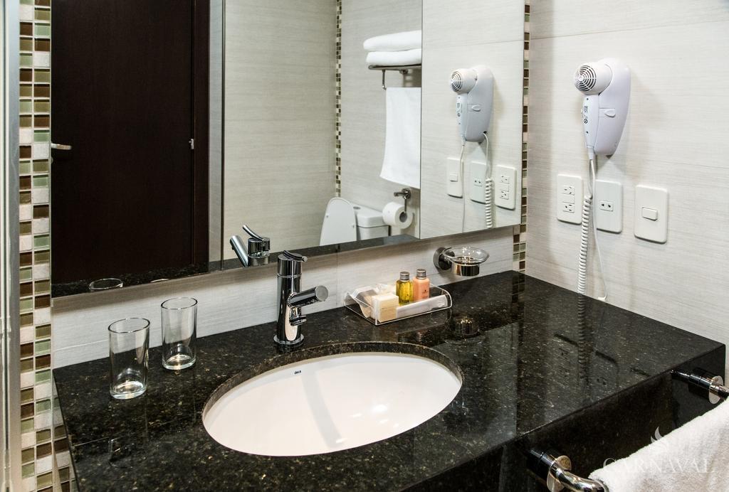 Carnaval Hotel Casino Encarnación Dış mekan fotoğraf Bathroom