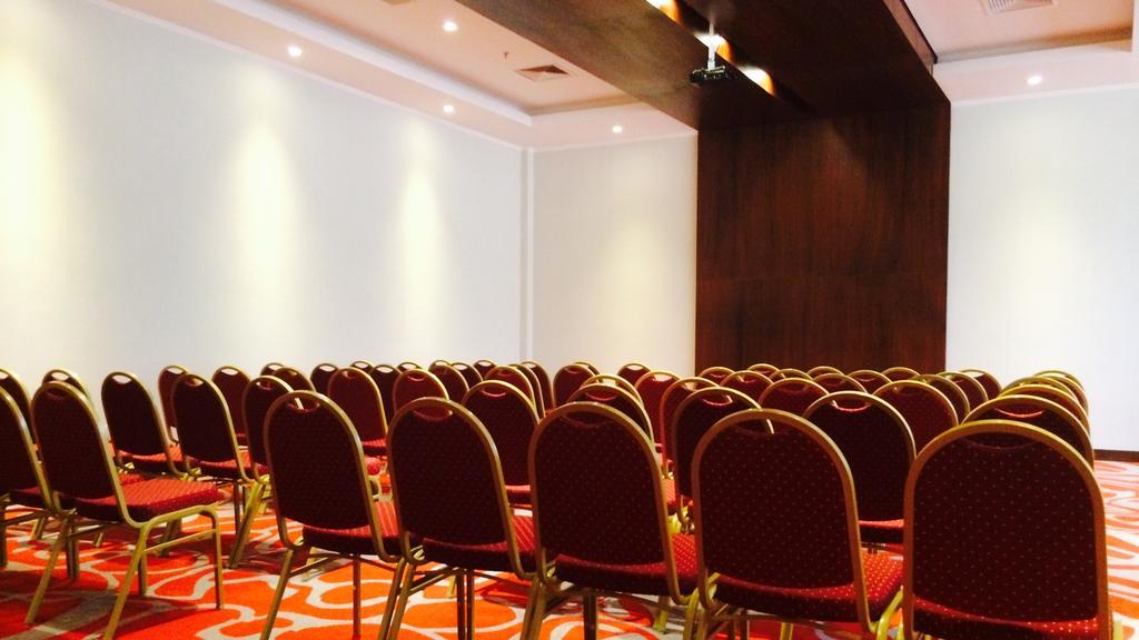 Carnaval Hotel Casino Encarnación Dış mekan fotoğraf A conference room