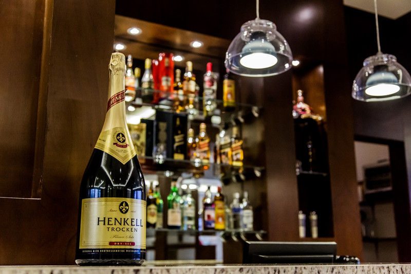 Carnaval Hotel Casino Encarnación Dış mekan fotoğraf Henkel's Bar