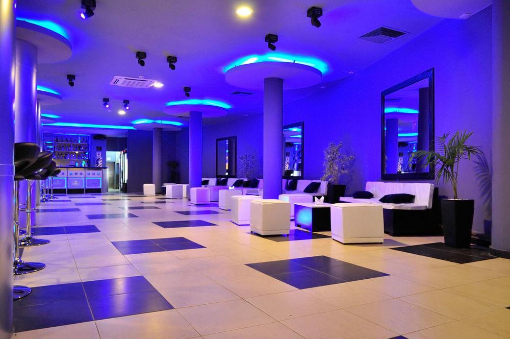 Carnaval Hotel Casino Encarnación Dış mekan fotoğraf The interior of the nightclub