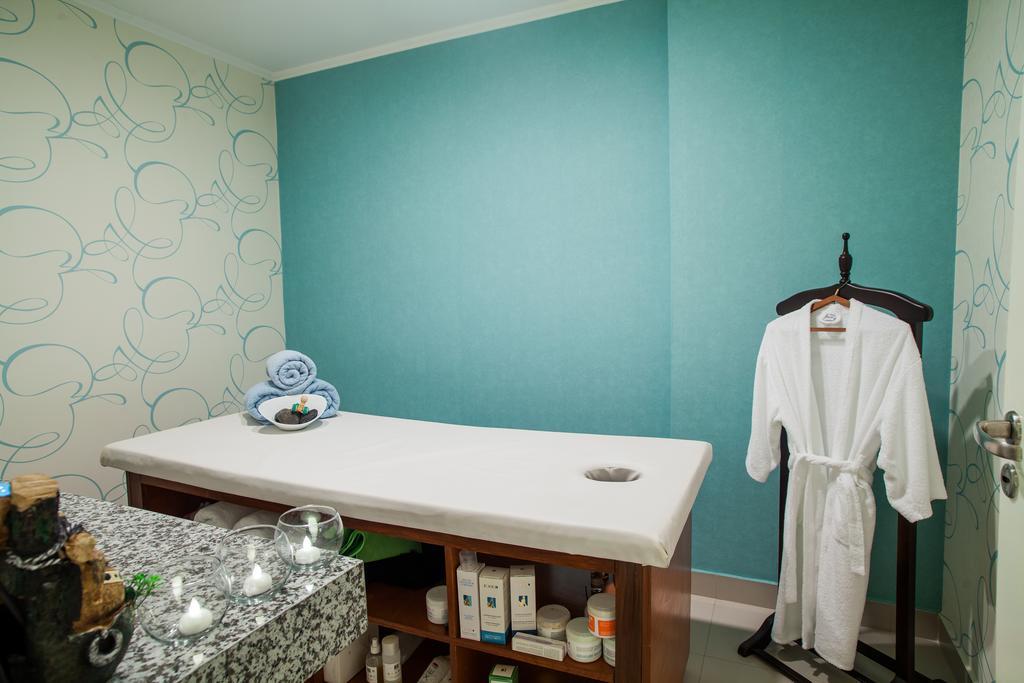 Carnaval Hotel Casino Encarnación Dış mekan fotoğraf A massage table