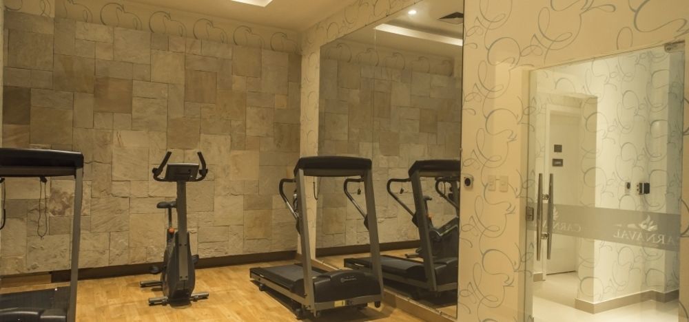 Carnaval Hotel Casino Encarnación Dış mekan fotoğraf A mirror in a gym