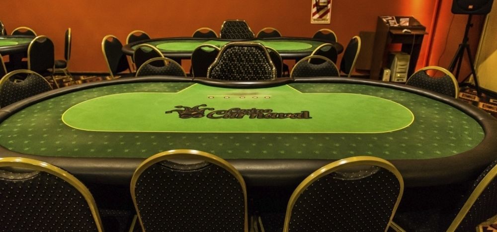 Carnaval Hotel Casino Encarnación Dış mekan fotoğraf A table at the casino