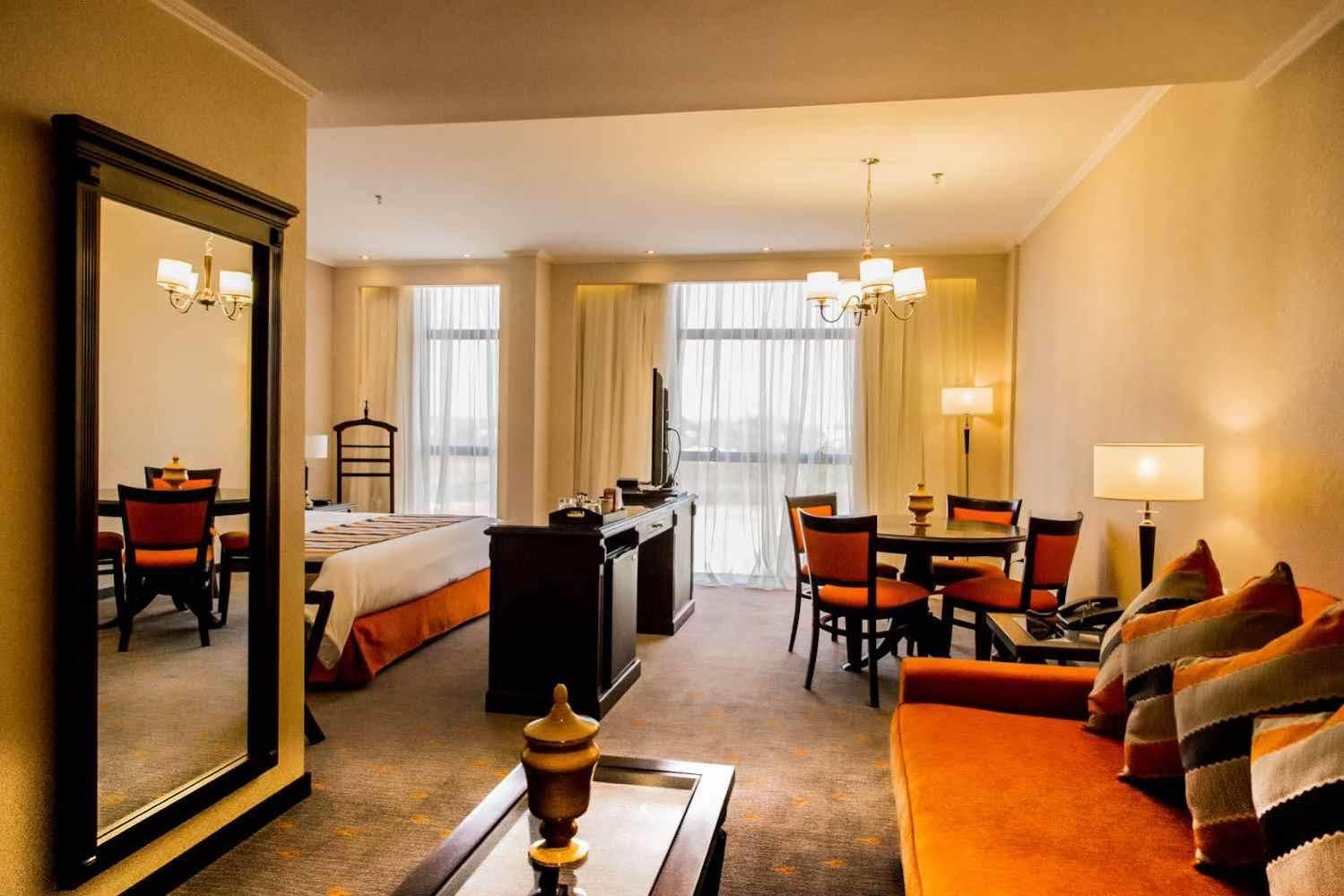 Carnaval Hotel Casino Encarnación Dış mekan fotoğraf A suite at the hotel