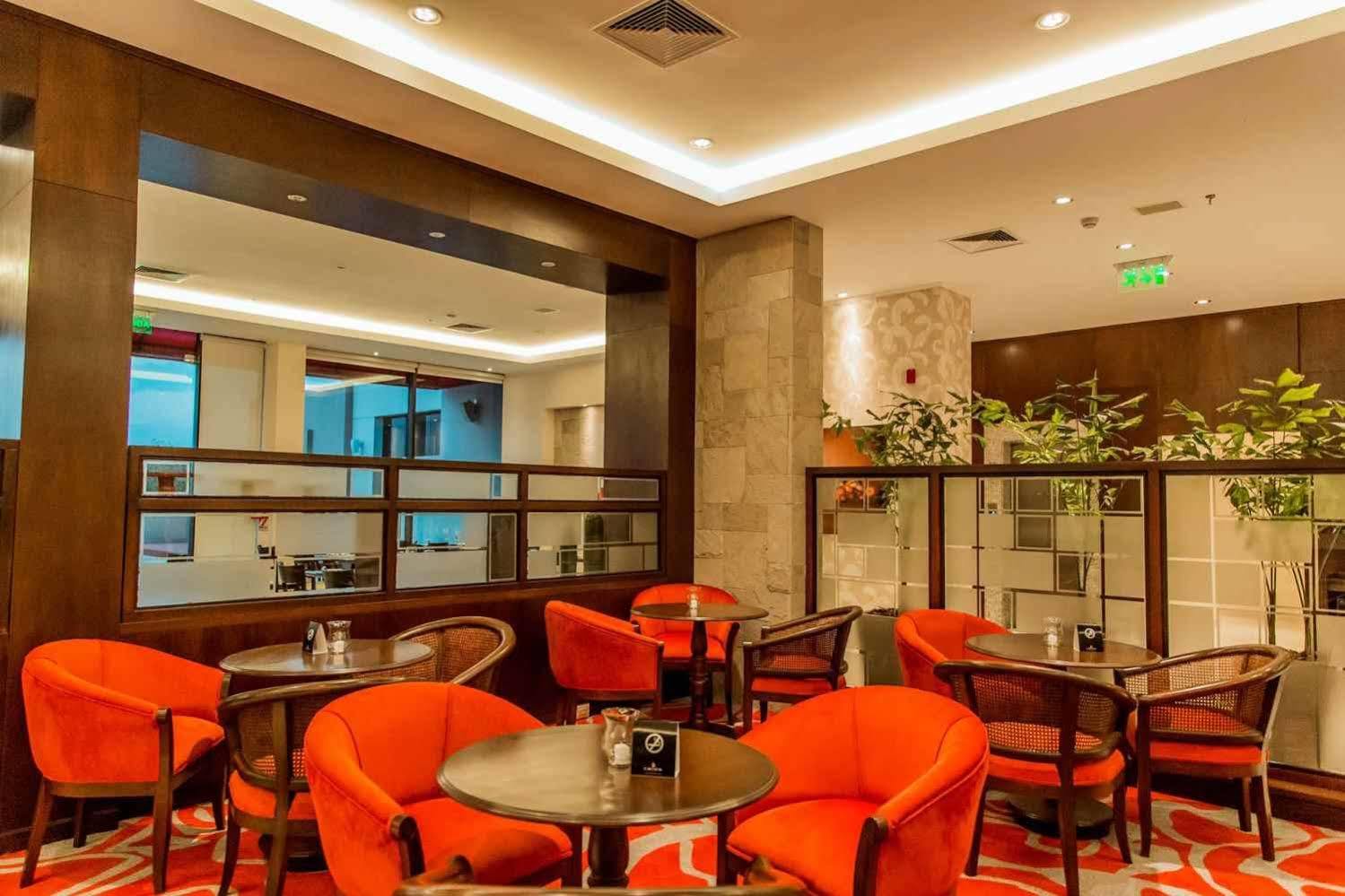 Carnaval Hotel Casino Encarnación Dış mekan fotoğraf The lounge at the airport
